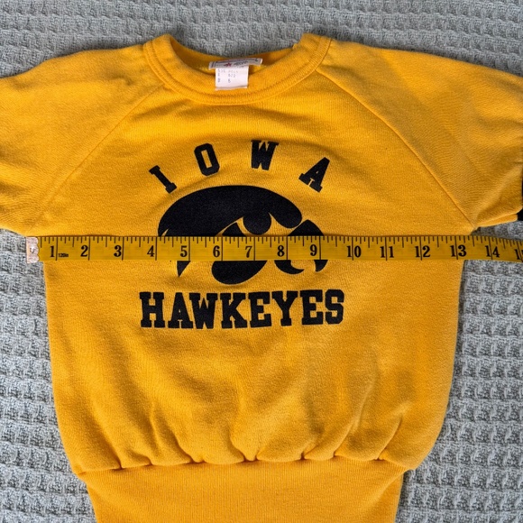 Vintage Iowa Hawkeyes Sweatshirt Kids 6 Third Street Sportswear Yellow Hawks - Picture 6 of 6
